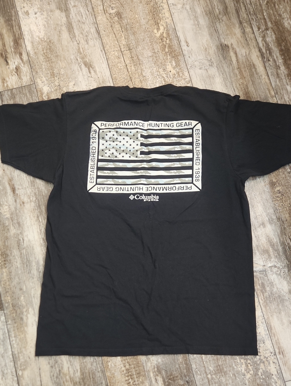 Columbia Black Short-Sleeve Performance Hunting Gear Flag Tee